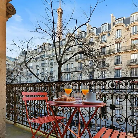 572 Carla - With Balcony Near Eiffel Tower Apartman *